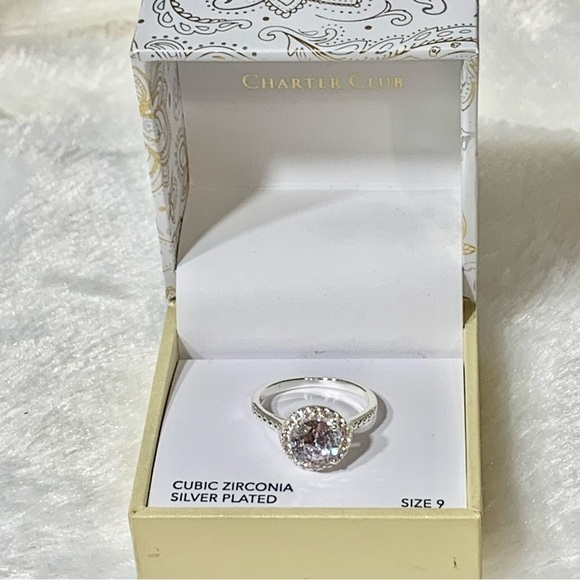 Silver toned crystal halo ring sized 9 NWT - Picture 10 of 10